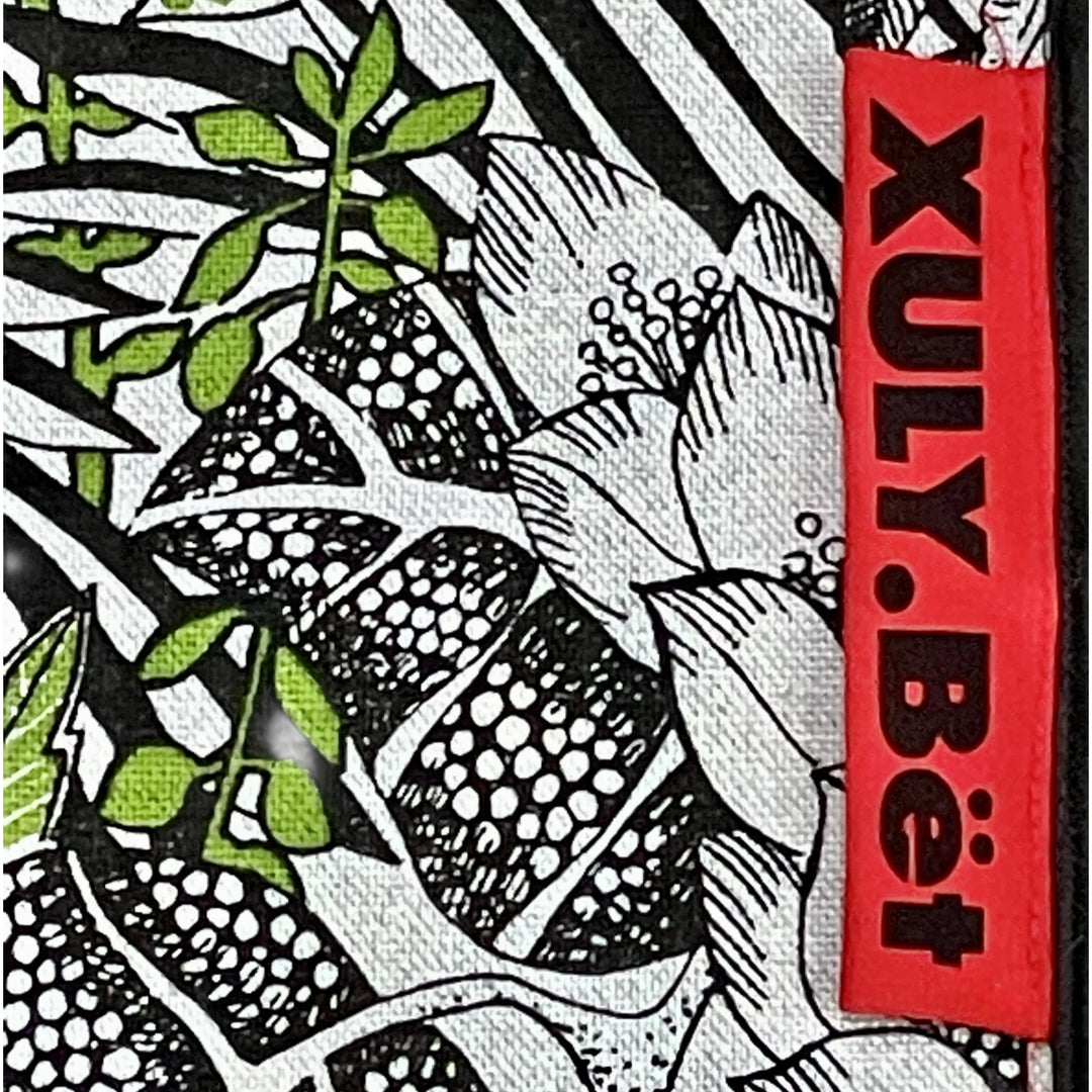 Tous les T-Shirt de la série limitée JP MIKA BISENGO FASHION chez Studio Matongé ont été confectionnés par les ateliers de la high-fashion brand XULY-BËT.