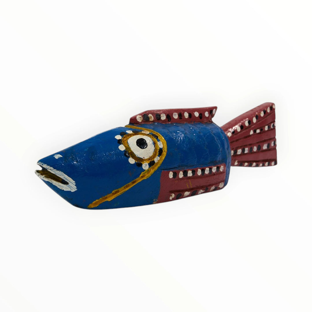 Poisson bozo bleu. Marionnette traditionnelle en bois du Mali. Sculpté à la main dans un unique bloc de bois