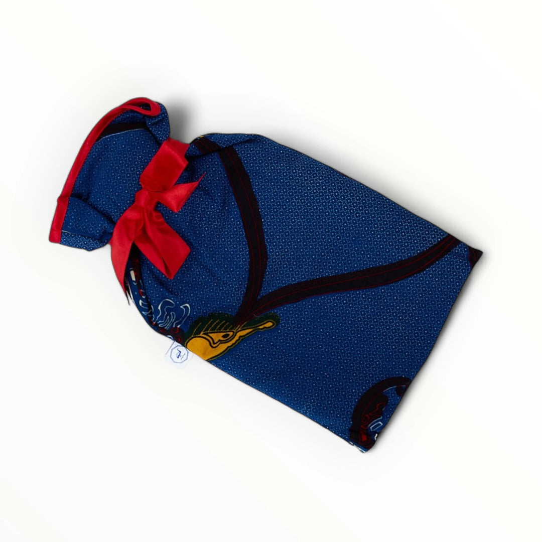 Bouillotte JAMAC avec housse molletonnée coton - wax africain - Capacité 1,8 litres - Housse 36 x 21 cm. - Studio Matongé - Modèle Gambas - bleu marine, rouge, jaune et blanc.