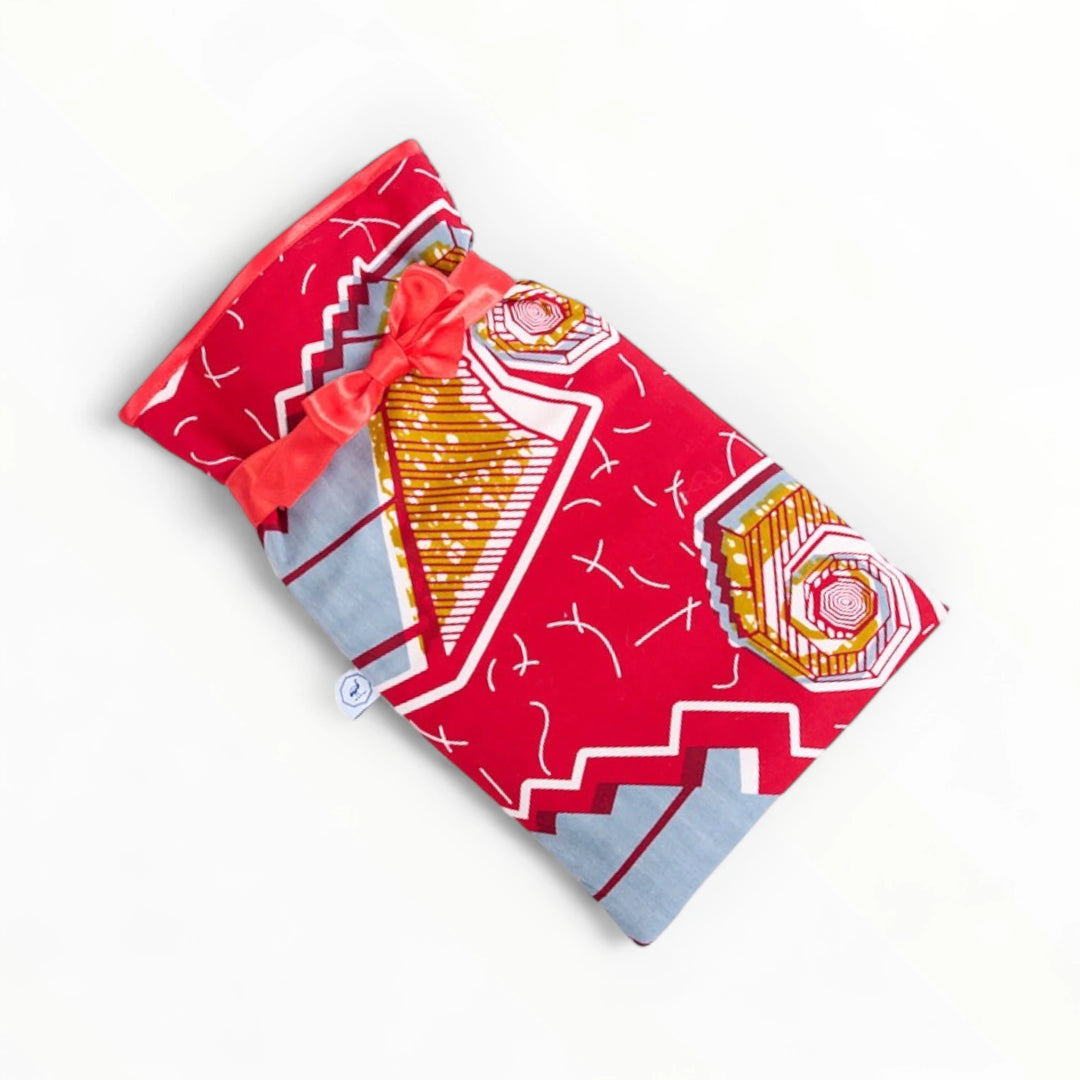 Bouillotte JAMAC avec housse molletonnée coton - wax africain - Capacité 1,8 litres - Housse 36 x 21 cm. - Studio Matongé - Modèle Mike ocre, bleu marine et blanc.