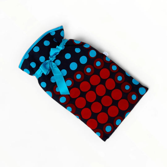 Bouillotte JAMAC avec housse molletonnée coton - wax africain - Capacité 1,8 litres - Housse 36 x 21 cm. - Studio Matongé - Modèle Pois bleu marine, turquoise, bordeaux et rouge.