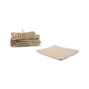 Lot de 10 carrés démaquillants SAFI-MTOTO. En wax coloré upcyclé et coton gaufré bio ultra doux, ils nettoient en douceur tout en respectant la planète.

Chaque carré (7 × 7 cm) est cousu à la main à partir des chutes de wax issues de nos modèles emblématiques. 
ici en version MTOTO bordeaux