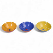 Set de 3 coupelles KIMA faites main en céramique de la collection color me bright par l'artiste sud africaine Clémentina Van der Walt. Ici en combinaison de couleurs jaune d'or, bleu roi et jaune paille