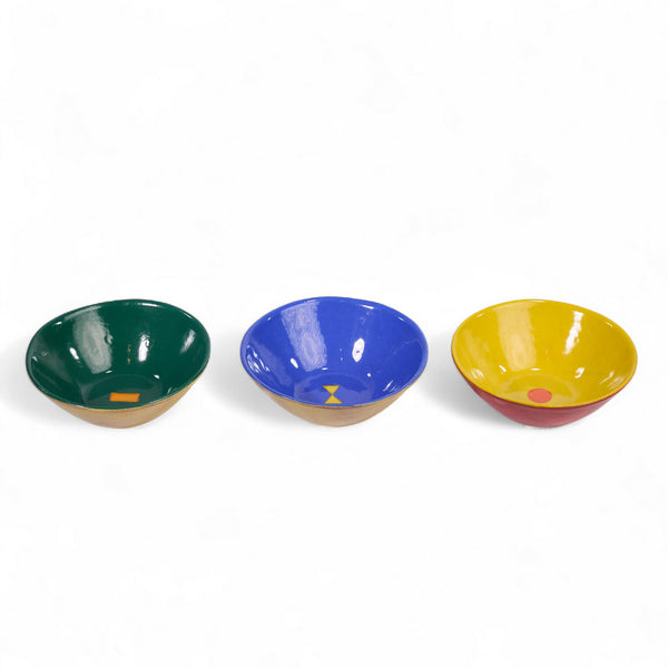 Set de 3 coupelles KIMA faites main en céramique de la collection color me bright par l'artiste sud africaine Clémentina Van der Walt. Ici en combinaison de couleurs vert sapin, bleu roi et jaune