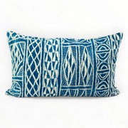 FO - Coussin rectangle zippée monoface en ndop vintage et lin texturé par Studio Matongé. Dimensions 45 x 70 cm. Insert de coussin fourni. 