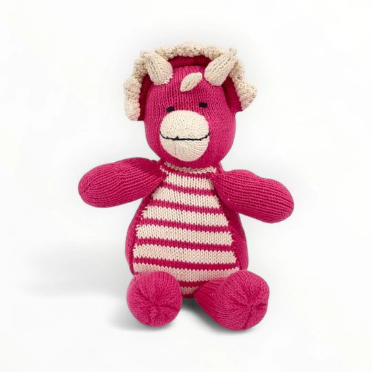 Doudou triceratops CHARLIE en coton bio certifié GOTS. Ici en rose fuschia taille M, le tricératops CHARLIE existe aussi en bleu cobalt et kaki. CHARLIE le tricératops est disponible en 2 tailles : S et M.#couleur_rose