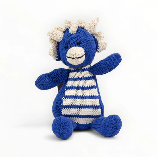 Doudou tricératops CHARLIE en coton bio certifié GOTS. Ici en bleu cobalt taille S, le tricératops CHARLIE existe aussi en kaki et rose fuschia. CHARLIE le tricératops est disponible en 2 tailles : S et M.#couleur_bleu