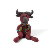 ANGELO, doudou buffle chataigne. Adorable avec sa petite écharpe multicolore. Fait main au Kenya. En coton bio certifié GOTS, teintures non toxiques. Utilisable dès la naissance.