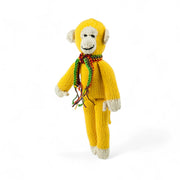 JOSEPH, le doudou singe à longues pattes de Studio Matongé en coton bio certifié GOTS est tricoté main au Kenya par une coopérative favorisant le travail et l'autonomie des femmes en milieu rural, et ça... ça rend JOSEPH le singe encore plus joyeux!
Le singe JOSEPH est disponible en 2 tailles S & M et en de nombreuses couleurs  (ici en jaune taille M).