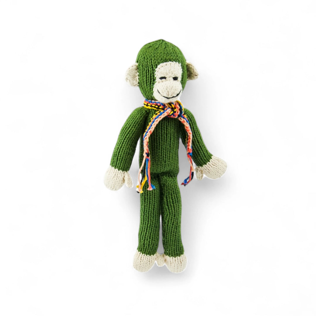 JOSEPH, le doudou singe à longues pattes de Studio Matongé en coton bio certifié GOTS est tricoté main au Kenya par une coopérative favorisant le travail et l'autonomie des femmes en milieu rural, et ça... ça rend JOSEPH le singe encore plus joyeux!
Le singe JOSEPH est disponible en 2 tailles S & M et en de nombreuses couleurs  (ici en kaki taille S).
