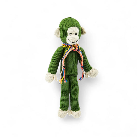 JOSEPH, le doudou singe à longues pattes de Studio Matongé en coton bio certifié GOTS est tricoté main au Kenya par une coopérative favorisant le travail et l'autonomie des femmes en milieu rural, et ça... ça rend JOSEPH le singe encore plus joyeux!
Le singe JOSEPH est disponible en 2 tailles S & M et en de nombreuses couleurs  (ici en kaki taille S).