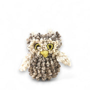 Doudou hibou ARCHIE en laine mérinos bio grise, petit modèle. Disponible également en kaki, brun foncé et gris chiné, ainsi qu'en grand format.