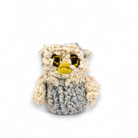Doudou hibou ARCHIE en laine mérinos bio bleue pâle, petit modèle. Disponible également en kaki, brun foncé et gris chiné, ainsi qu'en grand format.