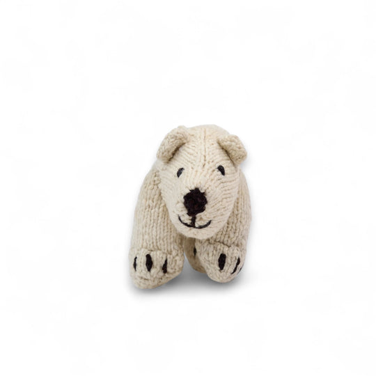 SCHUMAN, peluche ours polaire S en laine bio faite main éco-responsable - Studio Matongé. L'ours SCHUMAN existe en 2 tailles S et XL et en 3 modèles d'ours : ours polaire, panda et ours brun. 
