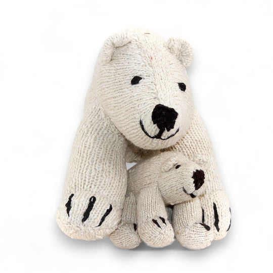 SCHUMAN, peluches ours polaires S et XL en laine bio faite main éco-responsable - Studio Matongé. L'ours SCHUMAN existe en 2 tailles S et XL et en 3 modèles d'ours : ours polaire, panda et ours brun. 