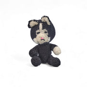 Gaston le Chat – doudou coton bio Les Espiègles, petit chat noir et blanc tricoté main au Kenya. 