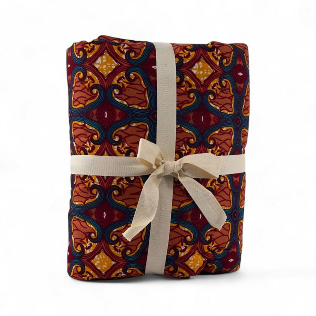 Édredon pour lit bébé MALAIKA avec son motif d'inspiration 70's et sa doublure en double gaze de coton toute douce. 
Donnez des ailes à votre tout petit. Dimension : 118 x 95 cm