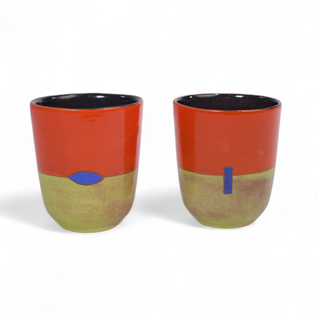 Tasse à thé bicolore CHAI en céramique par la céramiste Sud-Africaine Clementina van der Walt pour Done d'Africa x Studio Matongé.
6,5 cm de diamètre et 8 cm de hauteur, parfait pour vos thés et expresso. 
Disponible en plusieurs combinaisons de couleurs.