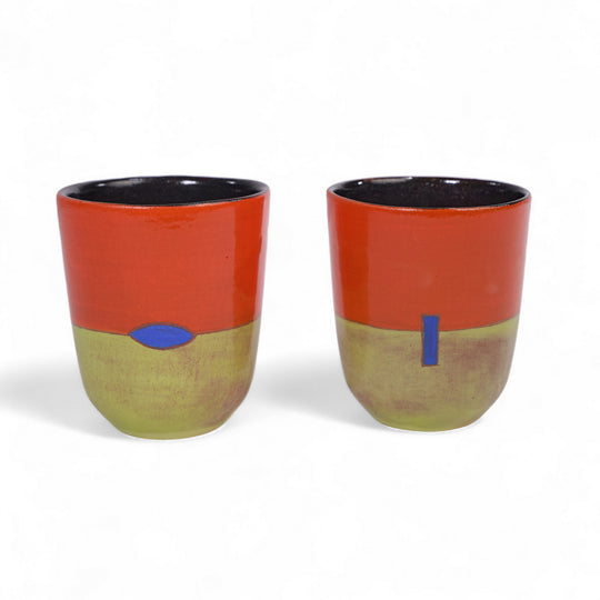 Tasse à thé bicolore CHAI en céramique par la céramiste Sud-Africaine Clementina van der Walt pour Done d'Africa x Studio Matongé.
6,5 cm de diamètre et 8 cm de hauteur, parfait pour vos thés et expresso. 
Disponible en plusieurs combinaisons de couleurs.