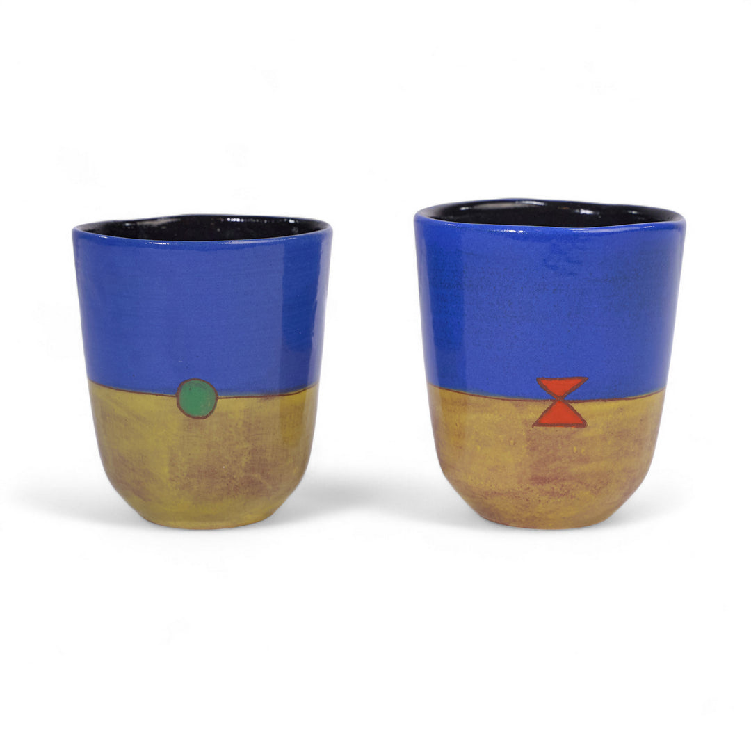 Tasse à thé bicolore CHAI en céramique par la céramiste Sud-Africaine Clementina van der Walt pour Done d'Africa x Studio Matongé.
6,5 cm de diamètre et 8 cm de hauteur, parfait pour vos thés et expresso. 
Disponible en plusieurs combinaisons de couleurs.