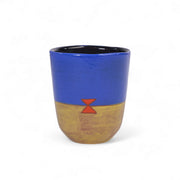Tasse à thé bicolore CHAI en céramique par la céramiste Sud-Africaine Clementina van der Walt pour Done d'Africa x Studio Matongé.
6,5 cm de diamètre et 8 cm de hauteur, parfait pour vos thés et expresso. 
Disponible en plusieurs combinaisons de couleurs.