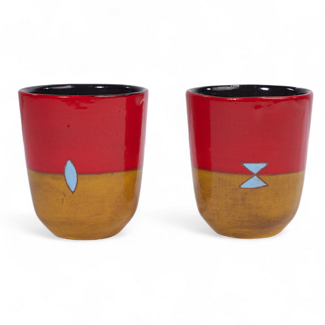 Tasse à thé bicolore CHAI en céramique par la céramiste Sud-Africaine Clementina van der Walt pour Done d'Africa x Studio Matongé.
6,5 cm de diamètre et 8 cm de hauteur, parfait pour vos thés et expresso. 
Disponible en plusieurs combinaisons de couleurs.