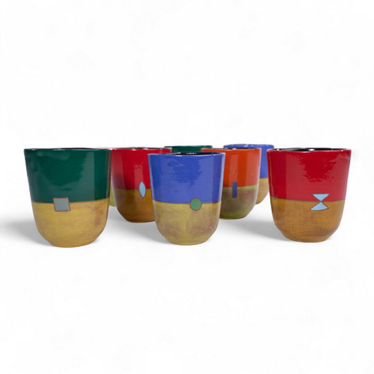 Tasse à thé bicolore CHAI en céramique par la céramiste Sud-Africaine Clementina van der Walt pour Done d'Africa x Studio Matongé.
6,5 cm de diamètre et 8 cm de hauteur, parfait pour vos thés et expresso. 
Disponible en plusieurs combinaisons de couleurs.