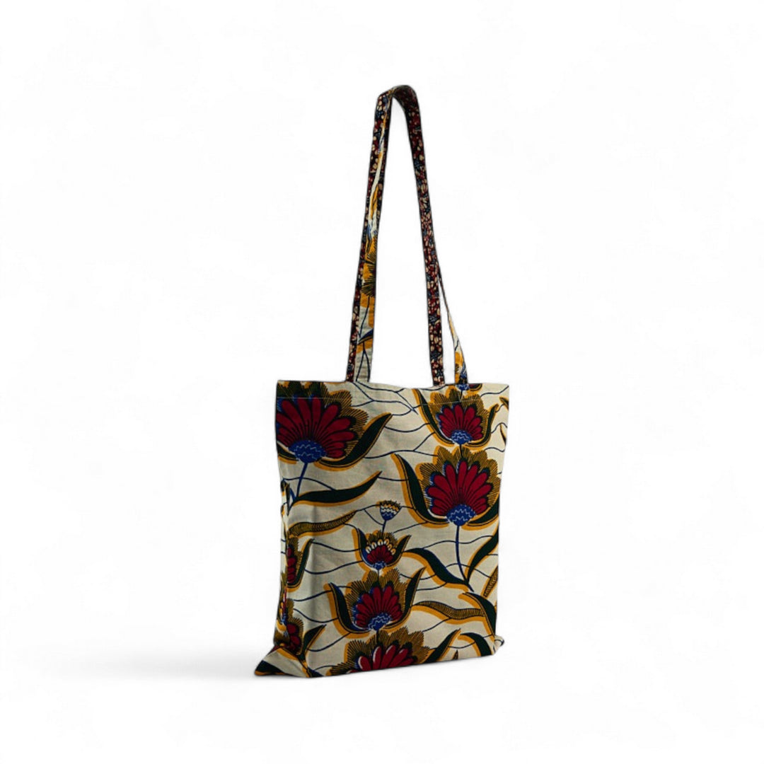 Tote bag réversible ILANGA en wax. Confectionné à la main en Belgique dans des ateliers de réinsertions professionnelle. Pur coton. Ici en combinaison florale et bordeaux. 