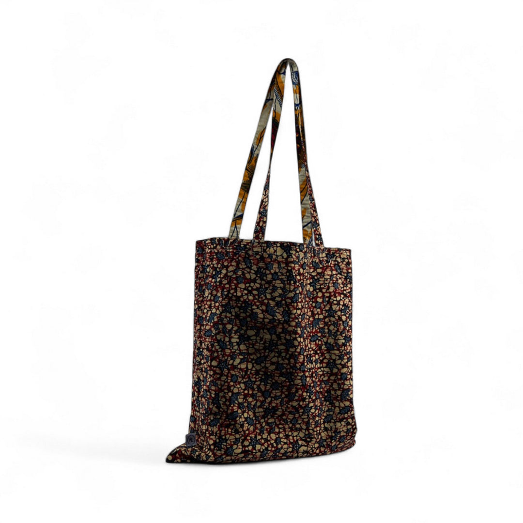 Tote bag réversible ILANGA en wax. Confectionné à la main en Belgique dans des ateliers de réinsertions professionnelle. Pur coton. Ici en combinaison florale et bordeaux. 