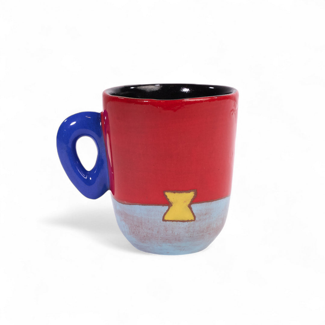 Tasse à café bicolore MARABA en céramique par la céramiste Sud-Africaine Clementina van der Walt pour Done d'Africa x Studio Matongé.
6,5 cm de diamètre et 8 cm de hauteur, parfait pour vos expresso. 
Ici en combinaison Coquelicot et Bleu Glacier. 
Pièces uniques : motif et couleur de l'anse aléatoires. 