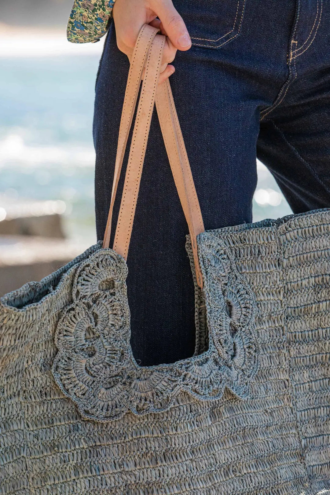 TOKY - Raffia bag with a romantic touch