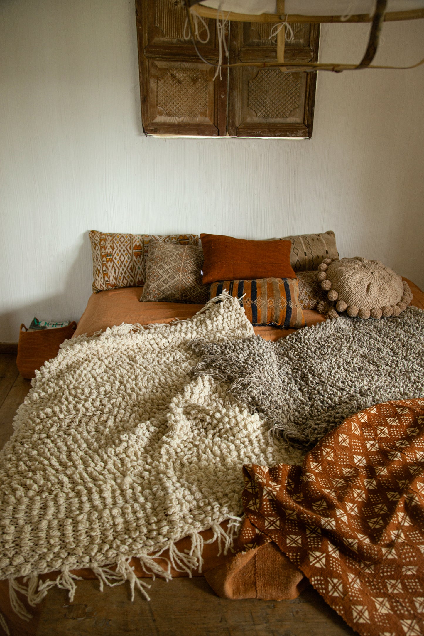 Coussin rond à pompons en pure laine mérinos - Kenana Knitters - BONBONSI