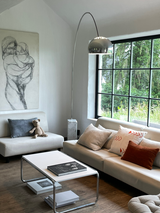 Housse de coussin ethnique - MSINGI en bogolan terracotta 30 x 50 cm - Studio Matongé. Disponible également en d'autres tailles et coloris.
Ici avec les housses de coussin en bogolan UPENDO, KIJIVU, ainsi qu'avec le doudou ours en laine beige MICHEL. #blanc #terracotta #beige