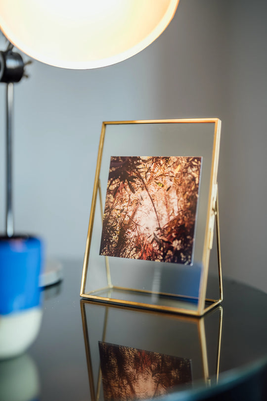 Red & Yellow Deep Forest - Résistances Végétales par Ana Bloom. 
Tirage couleur en série limité, encadré et signé de la main de l'artiste. 