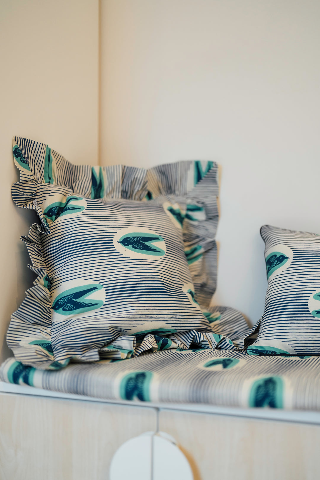 FEFERE-MTOTO – Housse de coussin à volants en wax et double gaze