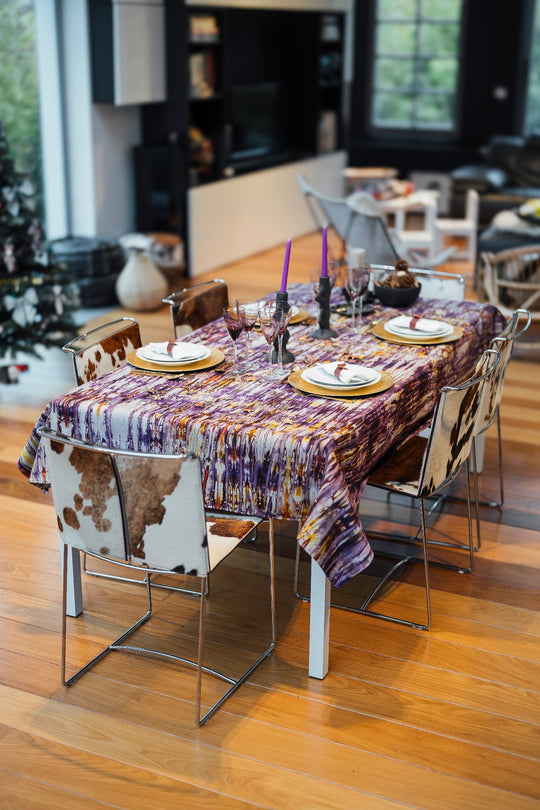 Table dressée nappe violet jaune kokodunda – décoration artisanale – Studio Matongé