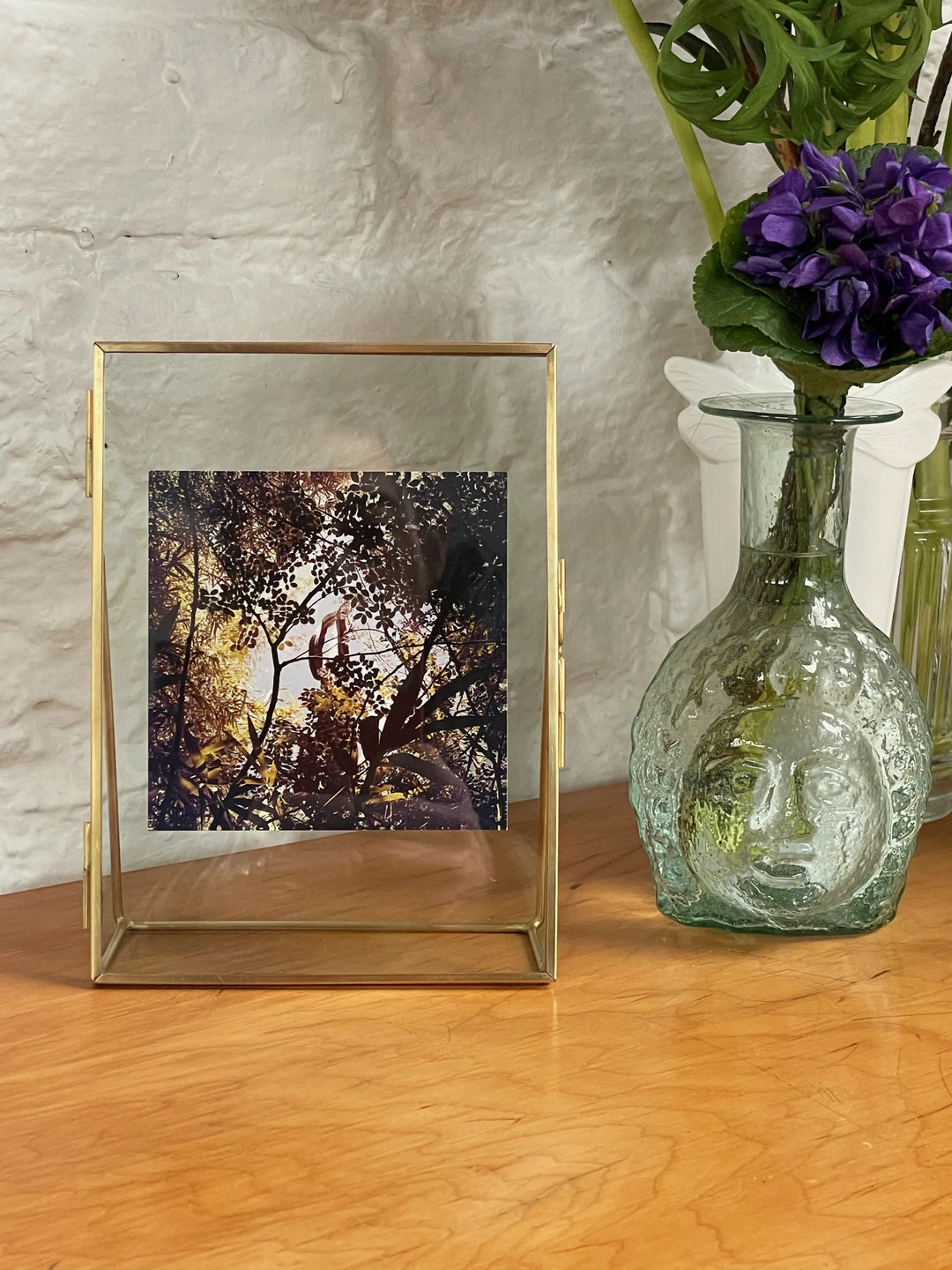 Yellow Purple Deep Forest - Résistances Végétales par Ana Bloom. 
Tirage couleur en série limité, encadré et signé de la main de l'artiste. 