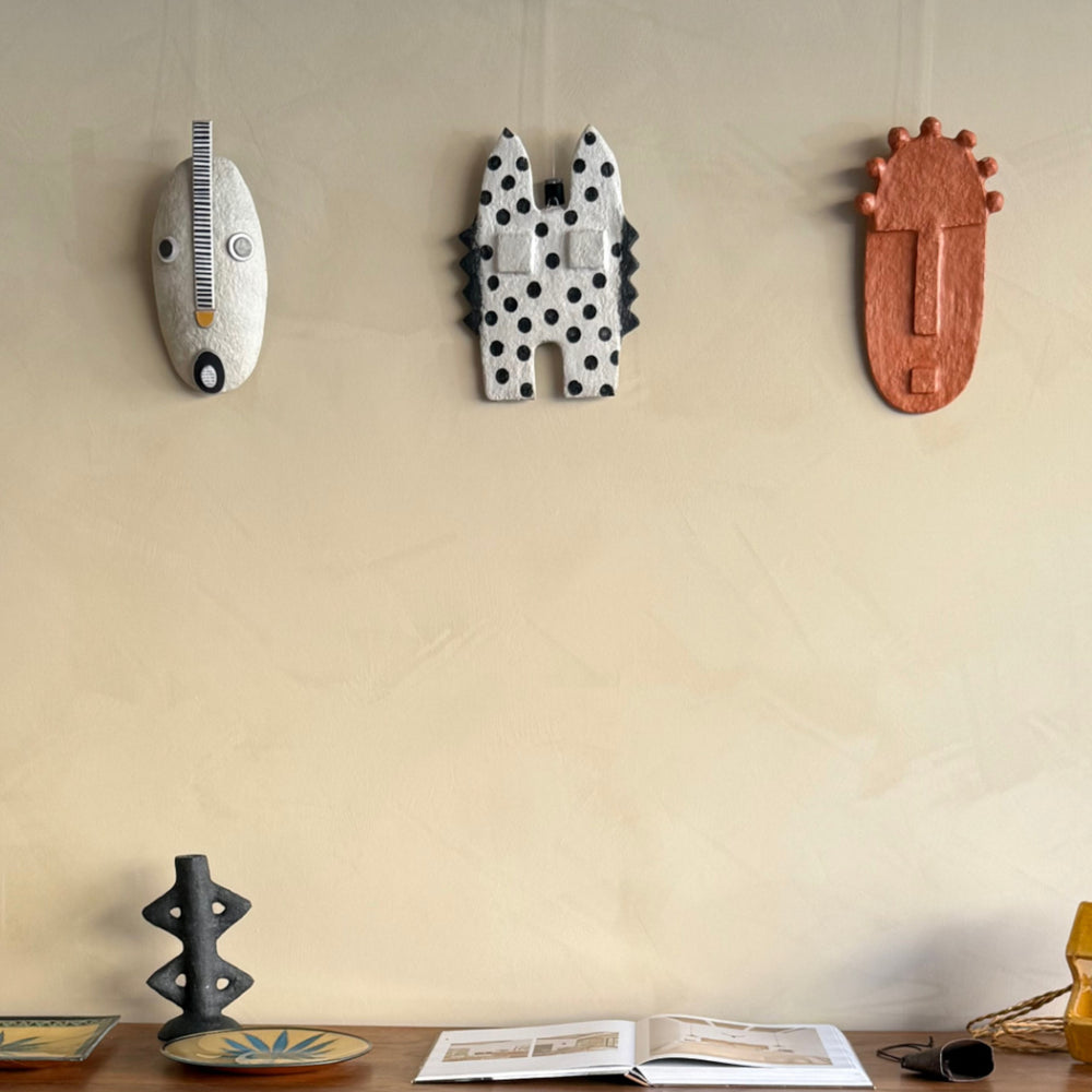 Masques MAMA, ANIMAL, LILANGA et bougeoirs NSINGWENI Man charbon en papier mâché Quazi Design pour Studio Matongé