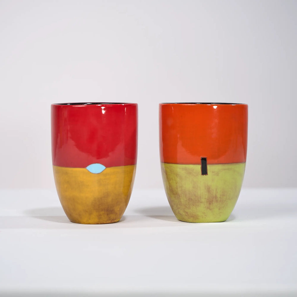 Mug MMOHO en céramique par la céramiste Sud-Africaine Clementina van der Walt pour Done d'Africa x Studio Matongé.
8 cm de diamètre et 11,5 cm de hauteur, parfait pour vos grands cafés, thés et infusions. 
Combinez les en mix and match et créez un service fun et coloré à votre image.