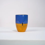 Mug MMOHO en céramique par la céramiste Sud-Africaine Clementina van der Walt pour Done d'Africa x Studio Matongé.
8 cm de diamètre et 11,5 cm de hauteur, parfait pour vos grands cafés, thés et infusions. 
Ici en combinaison Bleuet & Abricot