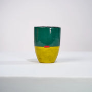 Mug MMOHO en céramique par la céramiste Sud-Africaine Clementina van der Walt pour Done d'Africa x Studio Matongé.
8 cm de diamètre et 11,5 cm de hauteur, parfait pour vos grands cafés, thés et infusions. 
Ici en combinaison Sapin & Jaune d'Or