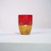 Mug MMOHO en céramique par la céramiste Sud-Africaine Clementina van der Walt pour Done d'Africa x Studio Matongé.
8 cm de diamètre et 11,5 cm de hauteur, parfait pour vos grands cafés, thés et infusions. 
Ici en combinaison Coquelicot & Jaune d'Or