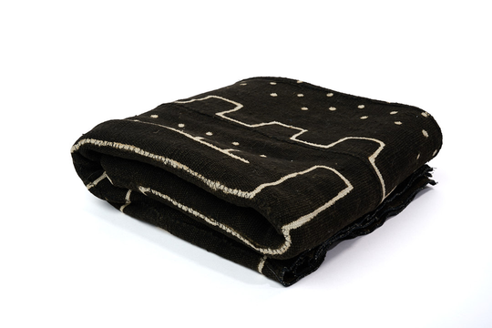 Plaid noir en bogolan mudcloth pur coton - STAREHE - Studio Matongé. Fait main au Mali dans la région de San, Teintures naturelles. Finitions à la main en Belgique