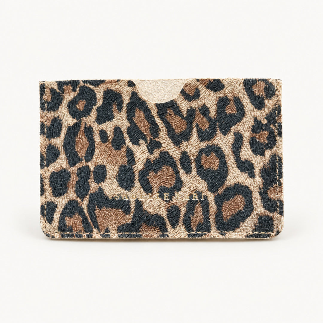 Porte-cartes CREDY Isabelle Varin en cuir, coloris léopard, vue sur fond clair.