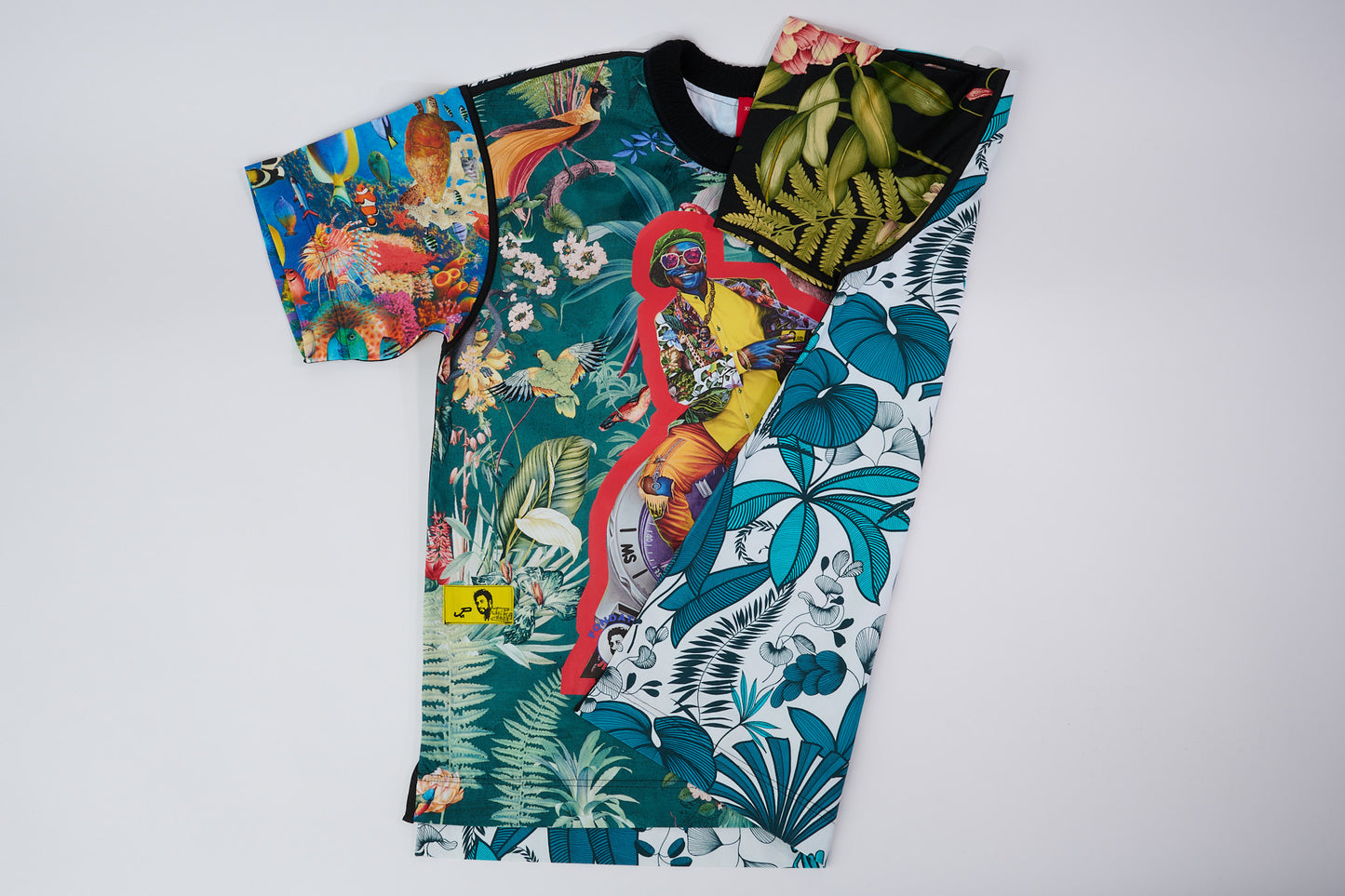 T-shirt BISENGO JP MIKA x XULY-BËT - Numéroté 13/65 - Taille L - Wearable-art inspiré du tableau "Tango ya Molato" (Le temps de la Sape) de la série de toiles BISENGO de JP MIKA.