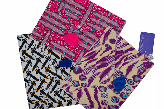 Pochette de rangement enveloppe - Wax crème et violet et lin enduit - MISIK - Studio Matongé